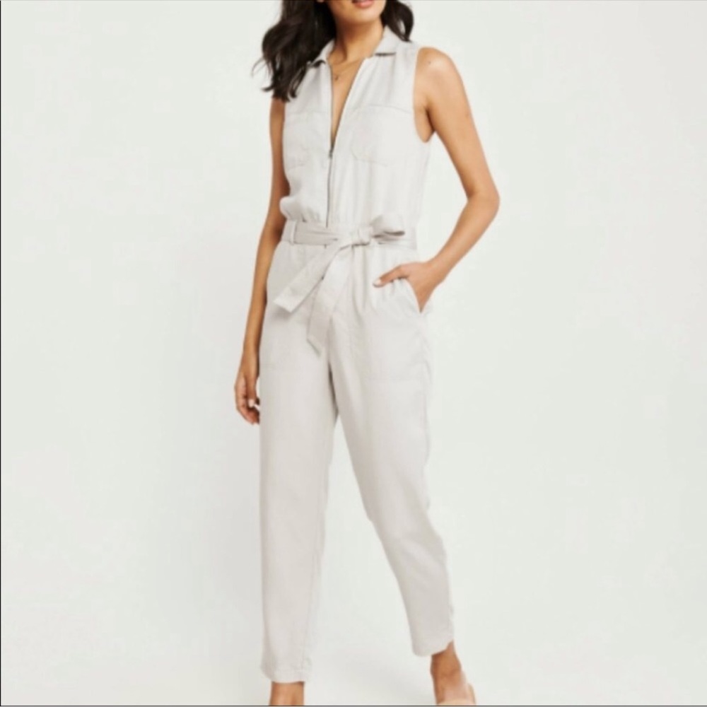 Abercrombie & Fitch Sleeveless Utility Jumpsuit Women’s Large Beige Tan Collared